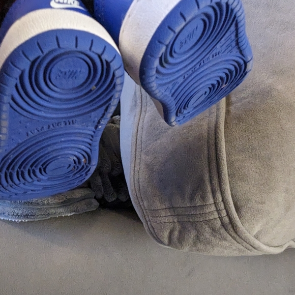 Royal Nikes - Picture 3 of 3